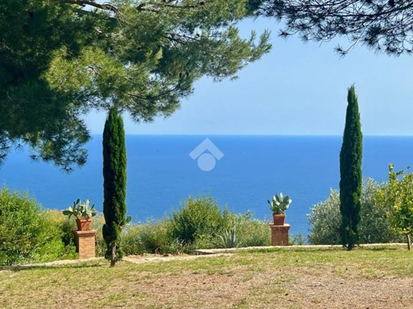 casa indipendente in vendita a Cipressa in zona Aregai