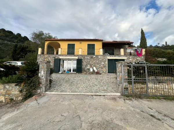 casa indipendente in vendita a Cipressa