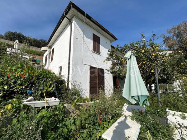 casa indipendente in vendita a Cipressa