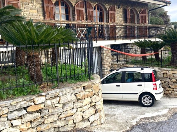 casa indipendente in vendita a Cipressa