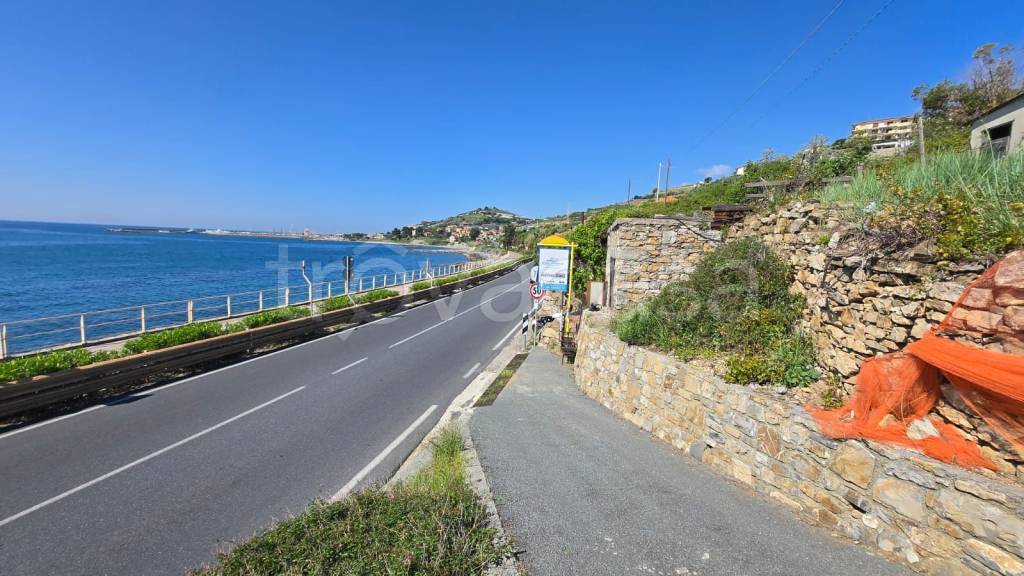 appartamento in vendita a Cipressa
