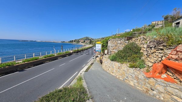 appartamento in vendita a Cipressa