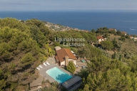 casa indipendente in vendita a Cipressa