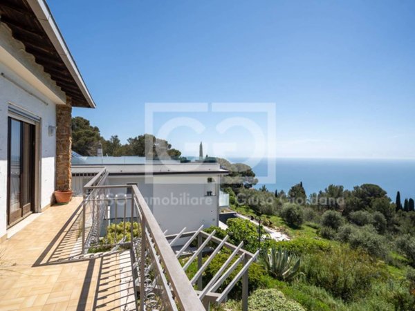 casa indipendente in vendita a Cipressa