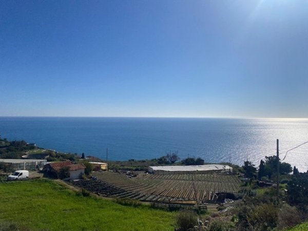 casa indipendente in vendita a Cipressa