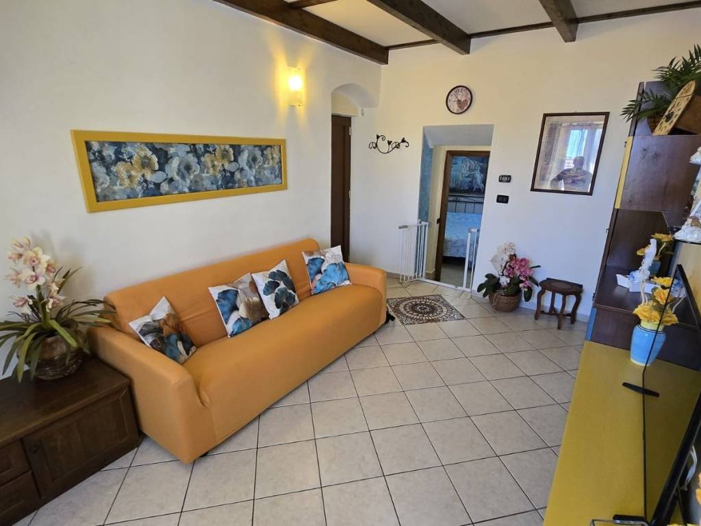 appartamento in vendita a Cipressa in zona Aregai