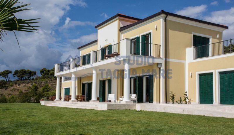 casa indipendente in vendita a Cipressa