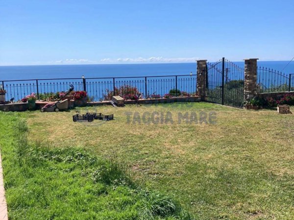 casa indipendente in vendita a Cipressa in zona Aregai