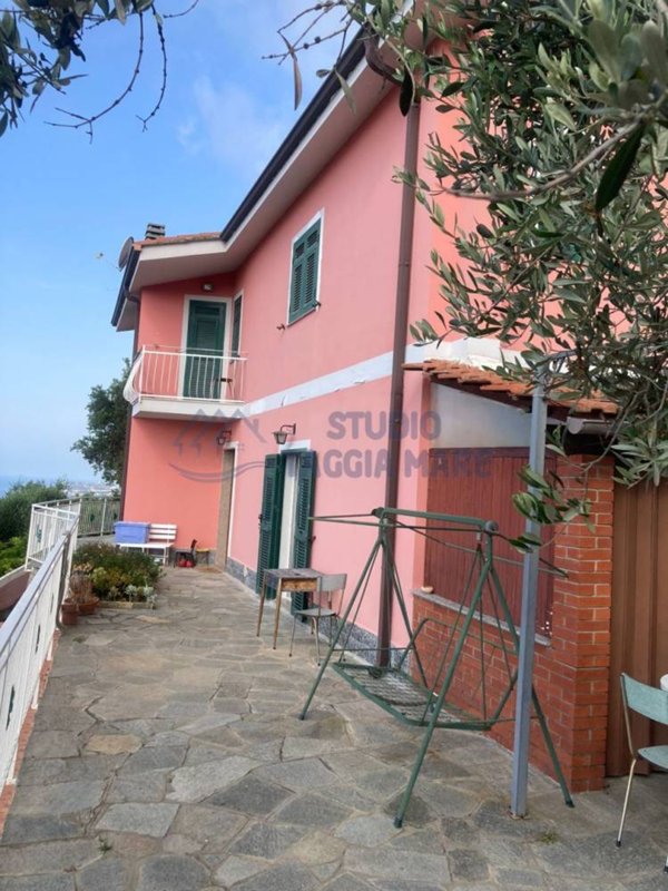 casa indipendente in vendita a Cipressa
