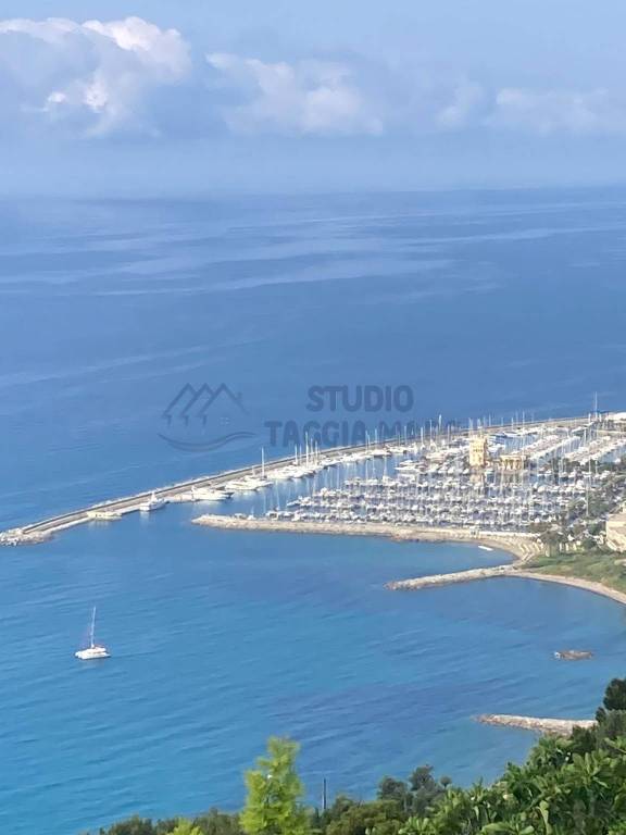 casa indipendente in vendita a Cipressa