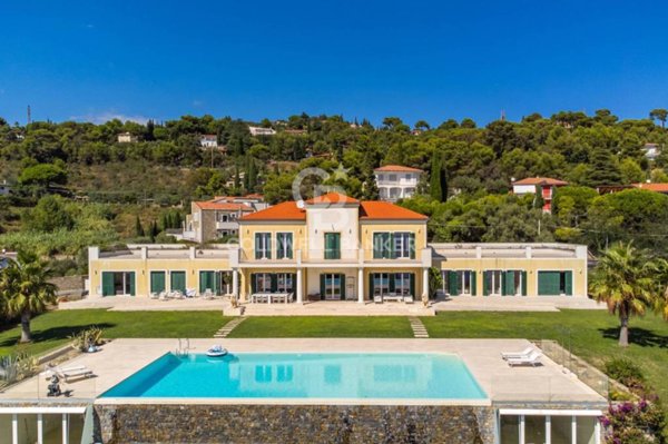 casa indipendente in vendita a Cipressa