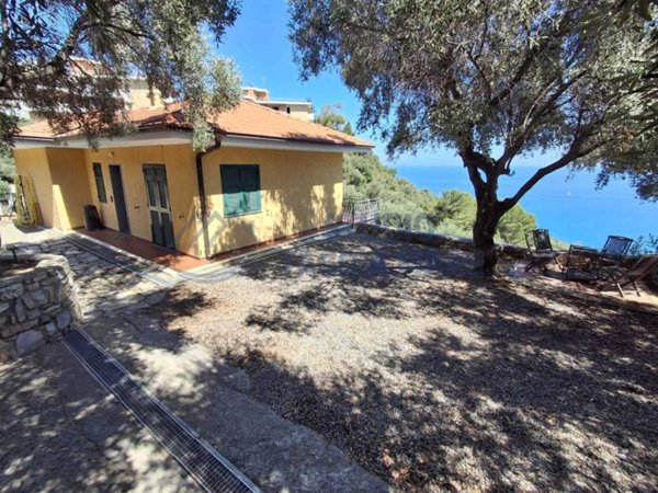 casa indipendente in vendita a Cipressa