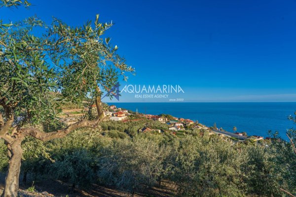casa indipendente in vendita a Cipressa in zona Aregai