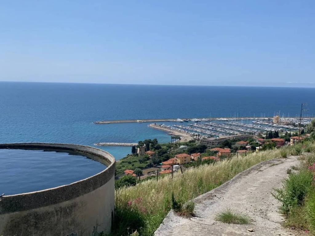 casa indipendente in vendita a Cipressa