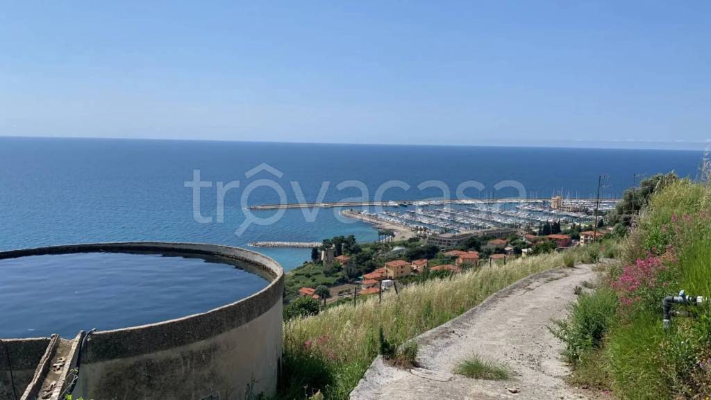 casa indipendente in vendita a Cipressa