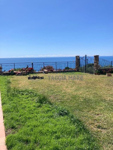 casa indipendente in vendita a Cipressa in zona Aregai