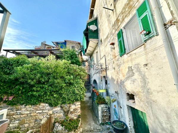 quadrivano in vendita a Cipressa