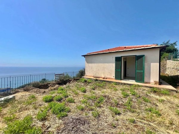 casa indipendente in vendita a Cipressa