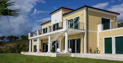 casa indipendente in vendita a Cipressa