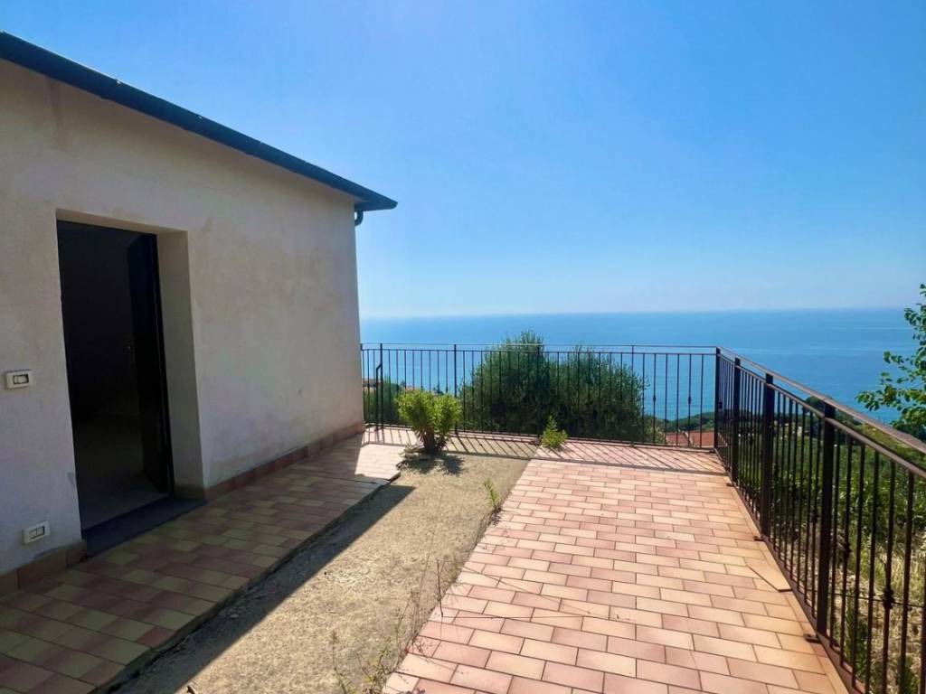 casa indipendente in vendita a Cipressa