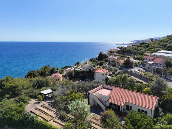 casa indipendente in vendita a Cipressa