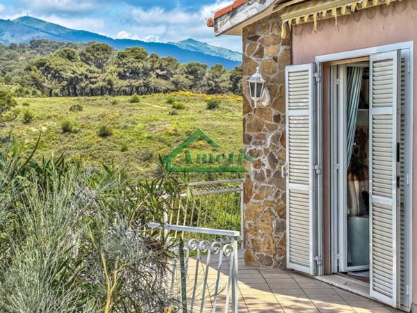 casa indipendente in vendita a Cipressa