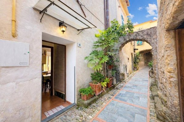 casa indipendente in vendita a Cipressa in zona Lingueglietta