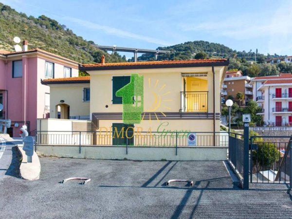 appartamento in vendita a Cipressa