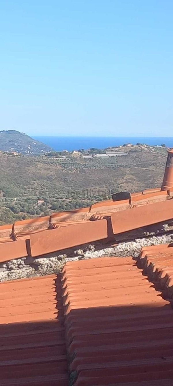 quadrivano in vendita a Cipressa in zona Lingueglietta