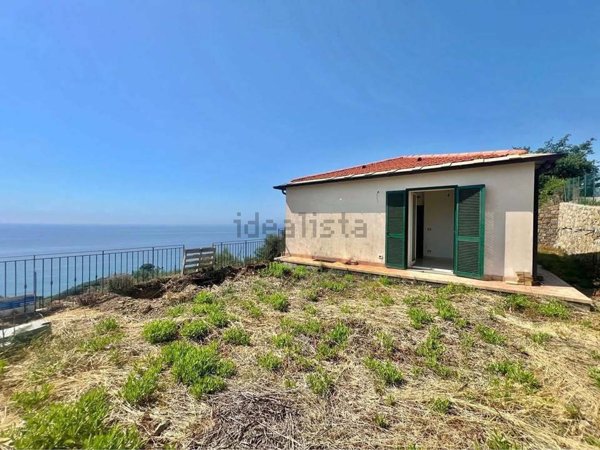 casa indipendente in vendita a Cipressa