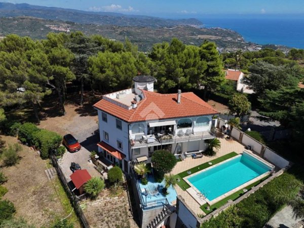 casa indipendente in vendita a Cipressa