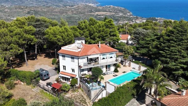casa indipendente in vendita a Cipressa in zona Aregai