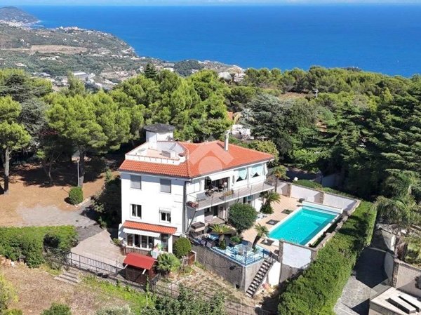 casa indipendente in vendita a Cipressa in zona Aregai