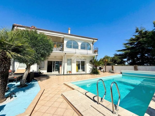 casa indipendente in vendita a Cipressa in zona Aregai