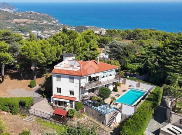 casa indipendente in vendita a Cipressa in zona Aregai