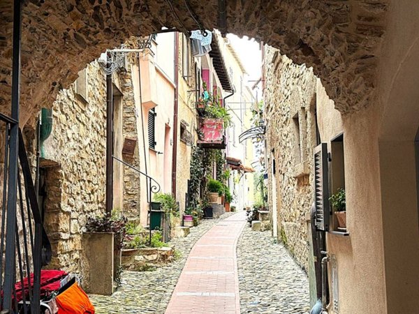 casa indipendente in vendita a Cipressa
