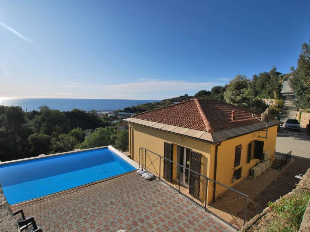 casa indipendente in vendita a Cipressa in zona Aregai