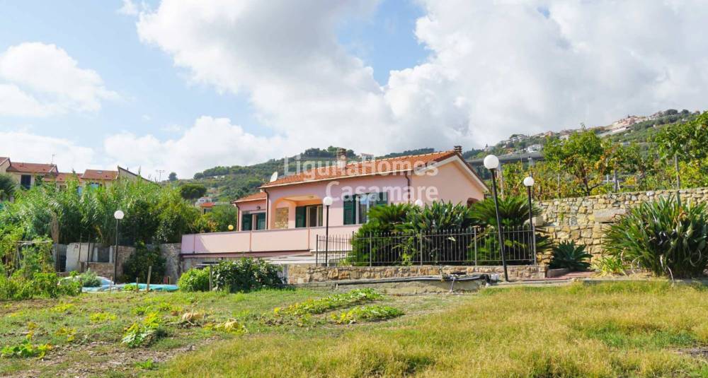 casa indipendente in vendita a Cipressa