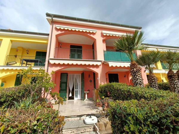 appartamento in vendita a Cipressa in zona Aregai