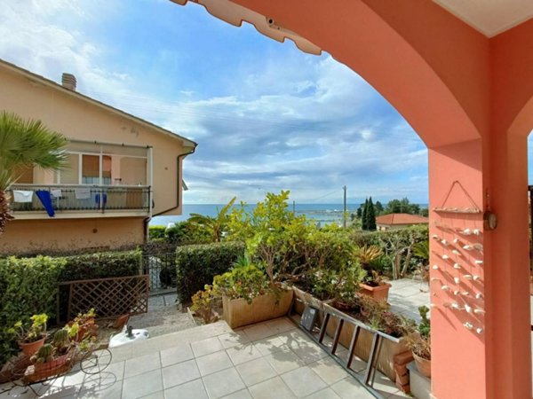 appartamento in vendita a Cipressa