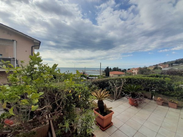 appartamento in vendita a Cipressa