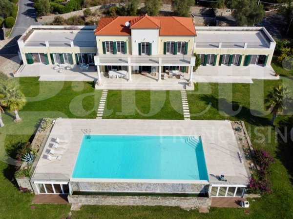 casa indipendente in vendita a Cipressa