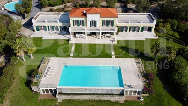 casa indipendente in vendita a Cipressa