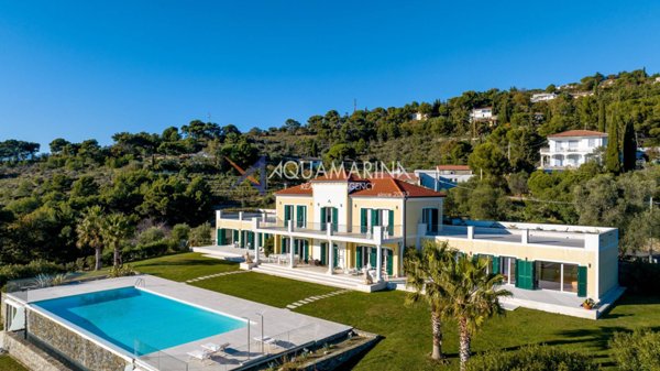 casa indipendente in vendita a Cipressa