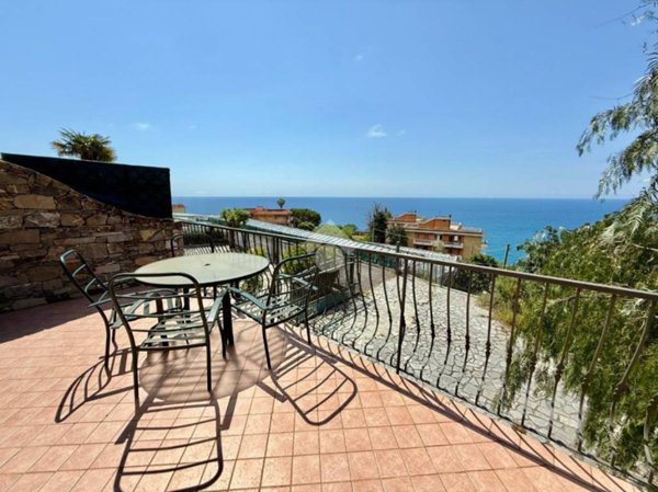 casa indipendente in vendita a Cipressa