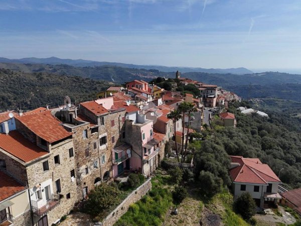 casa indipendente in vendita a Cipressa in zona Lingueglietta