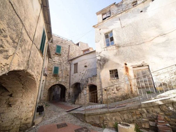 casa indipendente in vendita a Cipressa