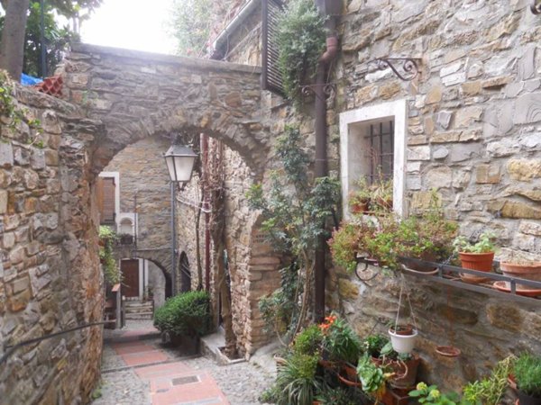 casa indipendente in vendita a Cipressa