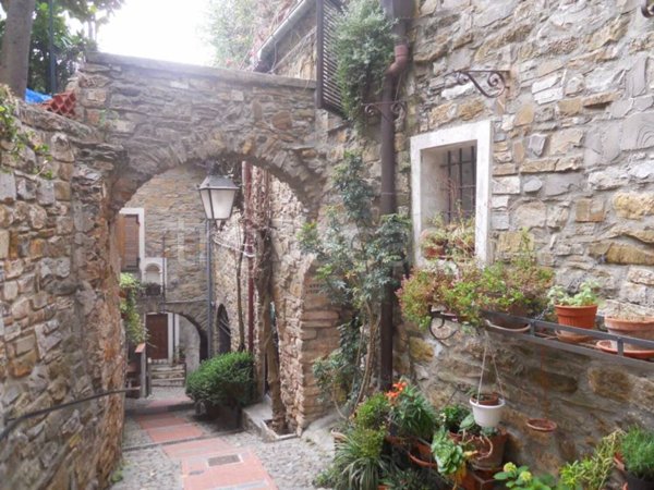 casa indipendente in vendita a Cipressa