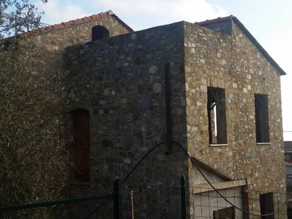 casa indipendente in vendita a Cipressa
